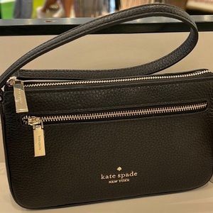 Kate Spade Leila Pebble leather wristlet
